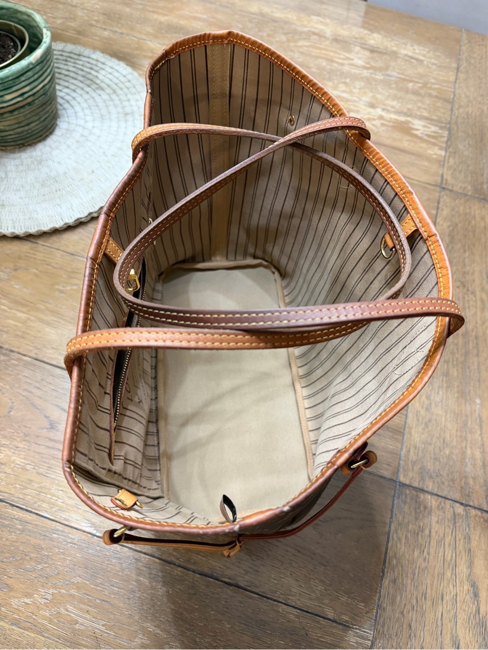 Louis Vuitton Monogram - Picture 4 of 10